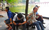 [Ảnh] Đa dạng cách chống nắng của người Hà Nội trong ngày đầu nóng cao điểm