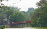 [Ảnh] Người dân Hà Nội chật vật di chuyển, mưu sinh trong cái nắng 40 độ C