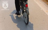 [Ảnh] Người dân Hà Nội chật vật di chuyển, mưu sinh trong cái nắng 40 độ C