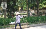 [Ảnh] Đa dạng cách chống nắng của người Hà Nội trong ngày đầu nóng cao điểm
