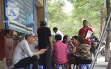 [Ảnh] Đa dạng cách chống nắng của người Hà Nội trong ngày đầu nóng cao điểm