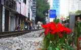[Ảnh] Những khoảnh khắc bình dị nơi ‘xóm đường tàu’ khi bình minh lên