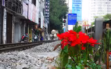 [Ảnh] Những khoảnh khắc bình dị nơi ‘xóm đường tàu’ khi bình minh lên