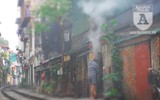 [Ảnh] Những khoảnh khắc bình dị nơi ‘xóm đường tàu’ khi bình minh lên