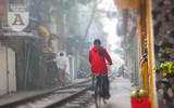 [Ảnh] Những khoảnh khắc bình dị nơi ‘xóm đường tàu’ khi bình minh lên