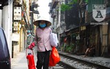 [Ảnh] Những khoảnh khắc bình dị nơi ‘xóm đường tàu’ khi bình minh lên