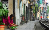 [Ảnh] Những khoảnh khắc bình dị nơi ‘xóm đường tàu’ khi bình minh lên