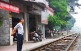 [Ảnh] Những khoảnh khắc bình dị nơi ‘xóm đường tàu’ khi bình minh lên