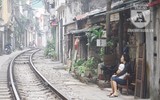 [Ảnh] Những khoảnh khắc bình dị nơi ‘xóm đường tàu’ khi bình minh lên