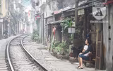 [Ảnh] Những khoảnh khắc bình dị nơi ‘xóm đường tàu’ khi bình minh lên