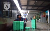 [Ảnh] Những khoảnh khắc bình dị nơi ‘xóm đường tàu’ khi bình minh lên
