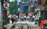 [Ảnh] Những khoảnh khắc bình dị nơi ‘xóm đường tàu’ khi bình minh lên