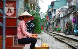 [Ảnh] Những khoảnh khắc bình dị nơi ‘xóm đường tàu’ khi bình minh lên