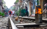[Ảnh] Những khoảnh khắc bình dị nơi ‘xóm đường tàu’ khi bình minh lên