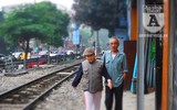 [Ảnh] Những khoảnh khắc bình dị nơi ‘xóm đường tàu’ khi bình minh lên