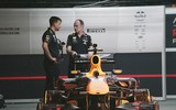 [ẢNH] Mãn nhãn với màn biểu diễn xe đua F1 nóng 