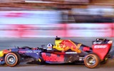 [ẢNH] Mãn nhãn với màn biểu diễn xe đua F1 nóng 