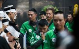 Hai con trai khóc ngất trong đám tang người mẹ lao công bị xe ‘điên’ đâm tử vong