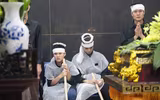 Hai con trai khóc ngất trong đám tang người mẹ lao công bị xe ‘điên’ đâm tử vong