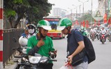 [Ảnh] Hà Nội: Tắc đường, cảnh người dân chen chúc nhau về quê trong dịp nghỉ lễ 30-4, 1-5