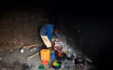 Mẹ đơn thân 39 tuổi chật vật nuôi 38 đứa con một mình vì chồng bỏ đi