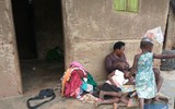 Mẹ đơn thân 39 tuổi chật vật nuôi 38 đứa con một mình vì chồng bỏ đi