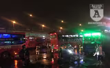 [Ảnh] Bến xe Nước Ngầm, 21 giờ đêm, nhiều người vẫn xếp hàng mua vé, đợi xe về quê nghỉ lễ
