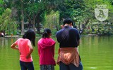 [Ảnh] Thú vị trước một Hồ Gươm vắng lặng trong ngày đầu tiên của dịp nghỉ lễ