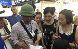 [ẢNH] Đông nghẹt du khách chen chân tắm biển tại Sầm Sơn và Hạ Long dịp nghỉ lễ
