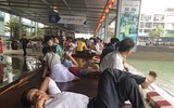 [ẢNH] Đông nghẹt du khách chen chân tắm biển tại Sầm Sơn và Hạ Long dịp nghỉ lễ