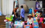 [Ảnh] Hà Nội: Những phận người nhọc nhằn mưu sinh trong dịp nghỉ lễ