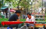 [Ảnh] Hà Nội: Những phận người nhọc nhằn mưu sinh trong dịp nghỉ lễ