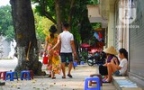 [Ảnh] Hà Nội: Những phận người nhọc nhằn mưu sinh trong dịp nghỉ lễ