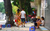 [Ảnh] Hà Nội: Những phận người nhọc nhằn mưu sinh trong dịp nghỉ lễ