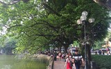 [ẢNH] Phố đi bộ Hồ Gươm tấp nập trong những ngày cuối dịp nghỉ lễ