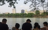 [ẢNH] Phố đi bộ Hồ Gươm tấp nập trong những ngày cuối dịp nghỉ lễ