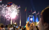 [ẢNH] Mãn nhãn với màn pháo hoa rợp trời tối 30-4 mừng ngày thống nhất