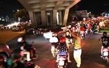 [ẢNH] Mãn nhãn với màn pháo hoa rợp trời tối 30-4 mừng ngày thống nhất