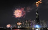 [ẢNH] Mãn nhãn với màn pháo hoa rợp trời tối 30-4 mừng ngày thống nhất