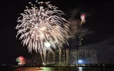 [ẢNH] Mãn nhãn với màn pháo hoa rợp trời tối 30-4 mừng ngày thống nhất