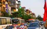 [ẢNH] Người dân chen chúc trở lại Thủ đô