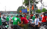 [ẢNH] Người dân chen chúc trở lại Thủ đô
