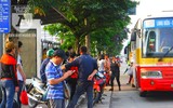 [ẢNH] Người dân chen chúc trở lại Thủ đô