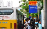 [ẢNH] Người dân chen chúc trở lại Thủ đô
