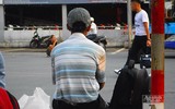 [ẢNH] Người dân chen chúc trở lại Thủ đô