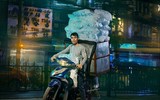 ‘Mưu sinh trên yên xe máy’, bộ ảnh đẹp của nhiếp ảnh gia Anh