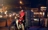 ‘Mưu sinh trên yên xe máy’, bộ ảnh đẹp của nhiếp ảnh gia Anh