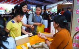 [Ảnh] 5.000 suất chay được phát tâm miễn phí cho các nhà sư, phật tử tại Đại lễ Vesak 2019