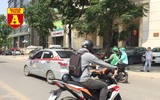 [ẢNH] Đường phố Hà Nội vắng hoe, người dân chống nắng kín mít vẫn ngại ra đường