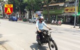 [ẢNH] Đường phố Hà Nội vắng hoe, người dân chống nắng kín mít vẫn ngại ra đường